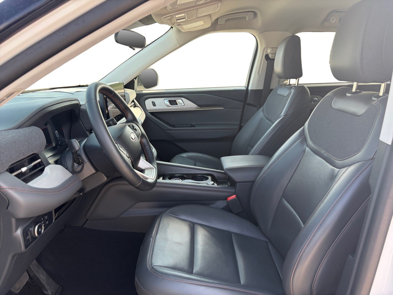 Certified 2025 Ford Explorer Active w/ Active Comfort Package RWD image 11