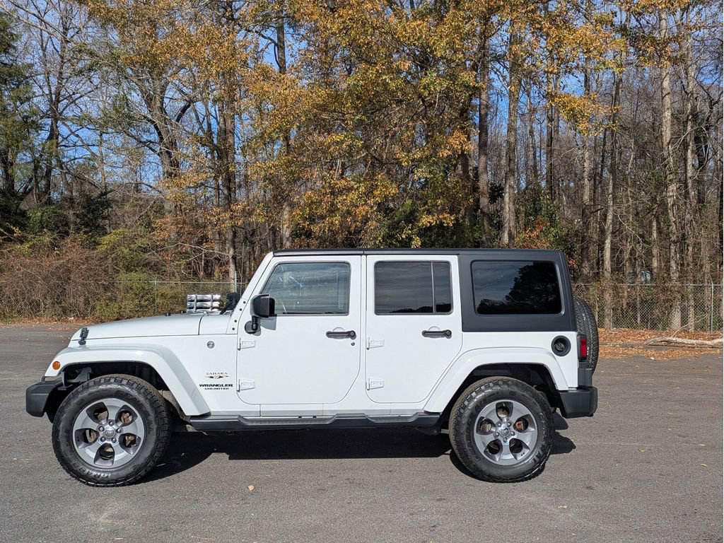 Used 2017 Jeep Wrangler Unlimited Sahara w/ Connectivity Group image 11