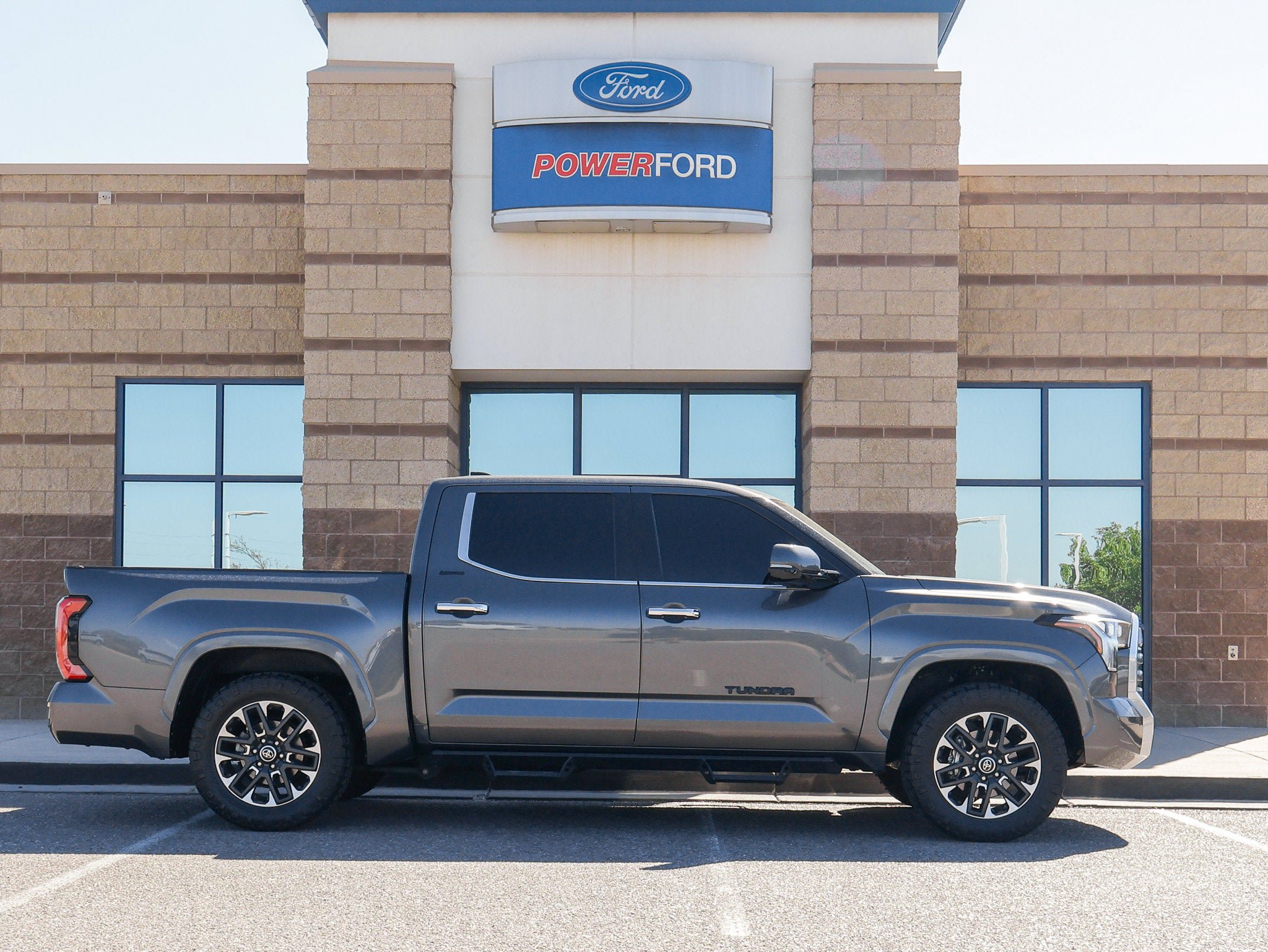 Used 2023 Toyota Tundra Limited AWD/4WD image 5