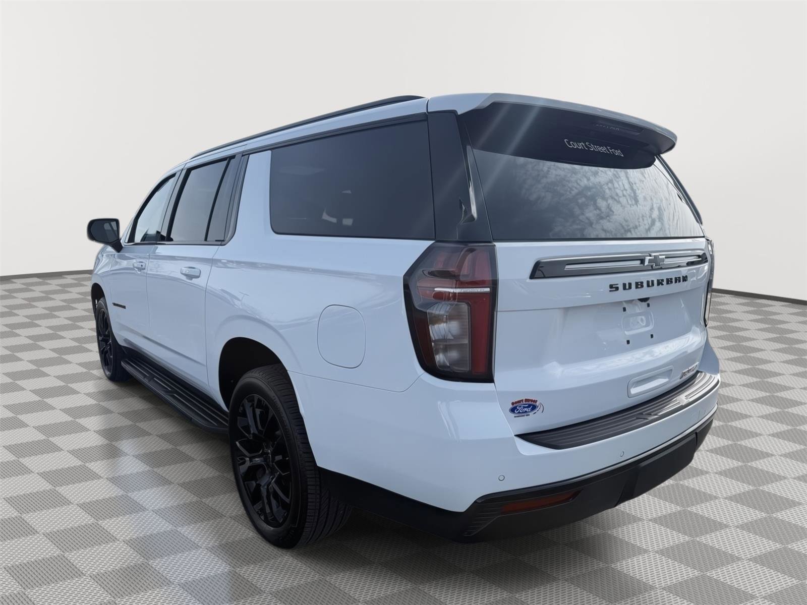 Used 2024 Chevrolet Suburban RST w/ Luxury Package image 3