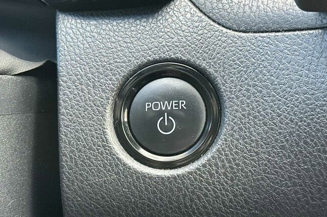 Used 2025 Toyota Camry SE image 19