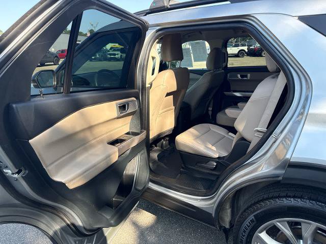 Certified 2023 Ford Explorer XLT w/ Equipment Group 202A AWD/4WD image 7