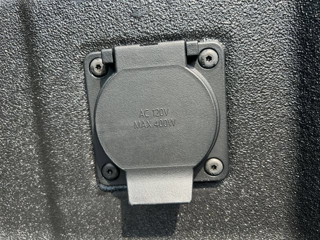 Used 2026 Chevrolet Colorado ZR2 w/ Technology Package AWD/4WD image 9