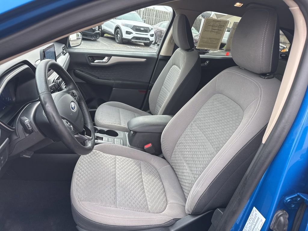 Certified 2020 Ford Escape SE Sport image 2