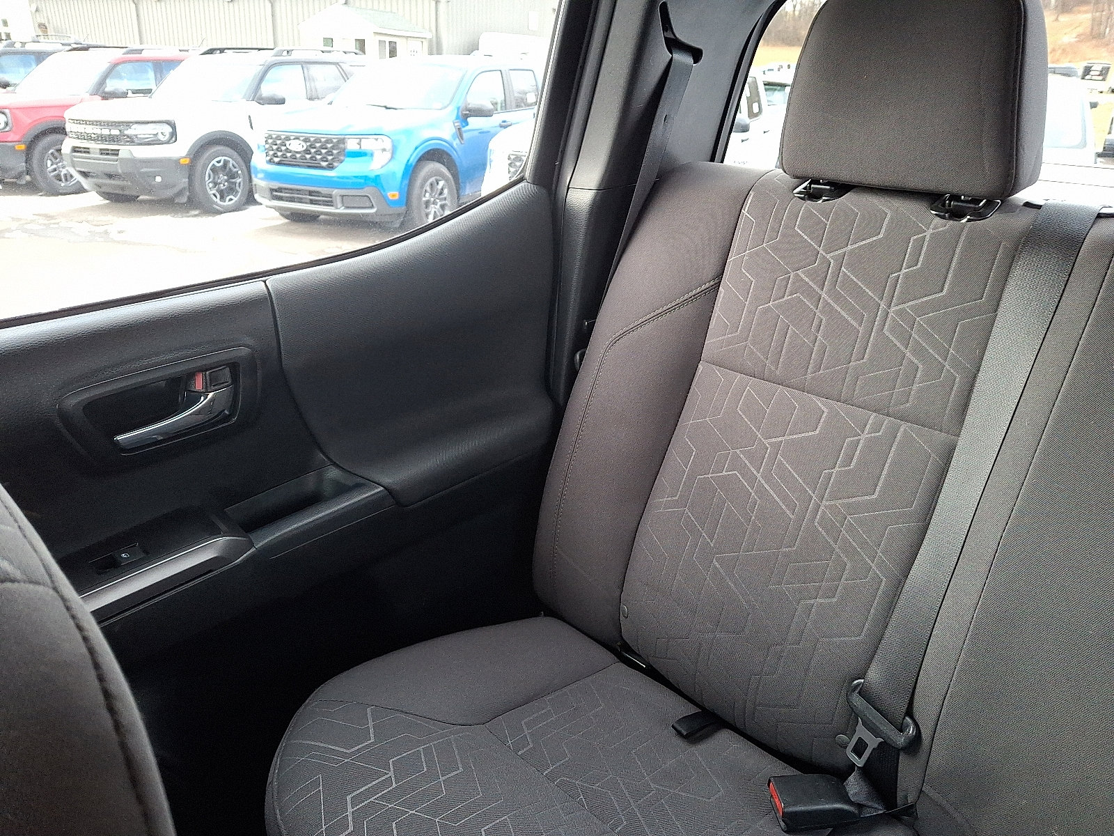 Used 2017 Toyota Tacoma TRD Off-Road image 18