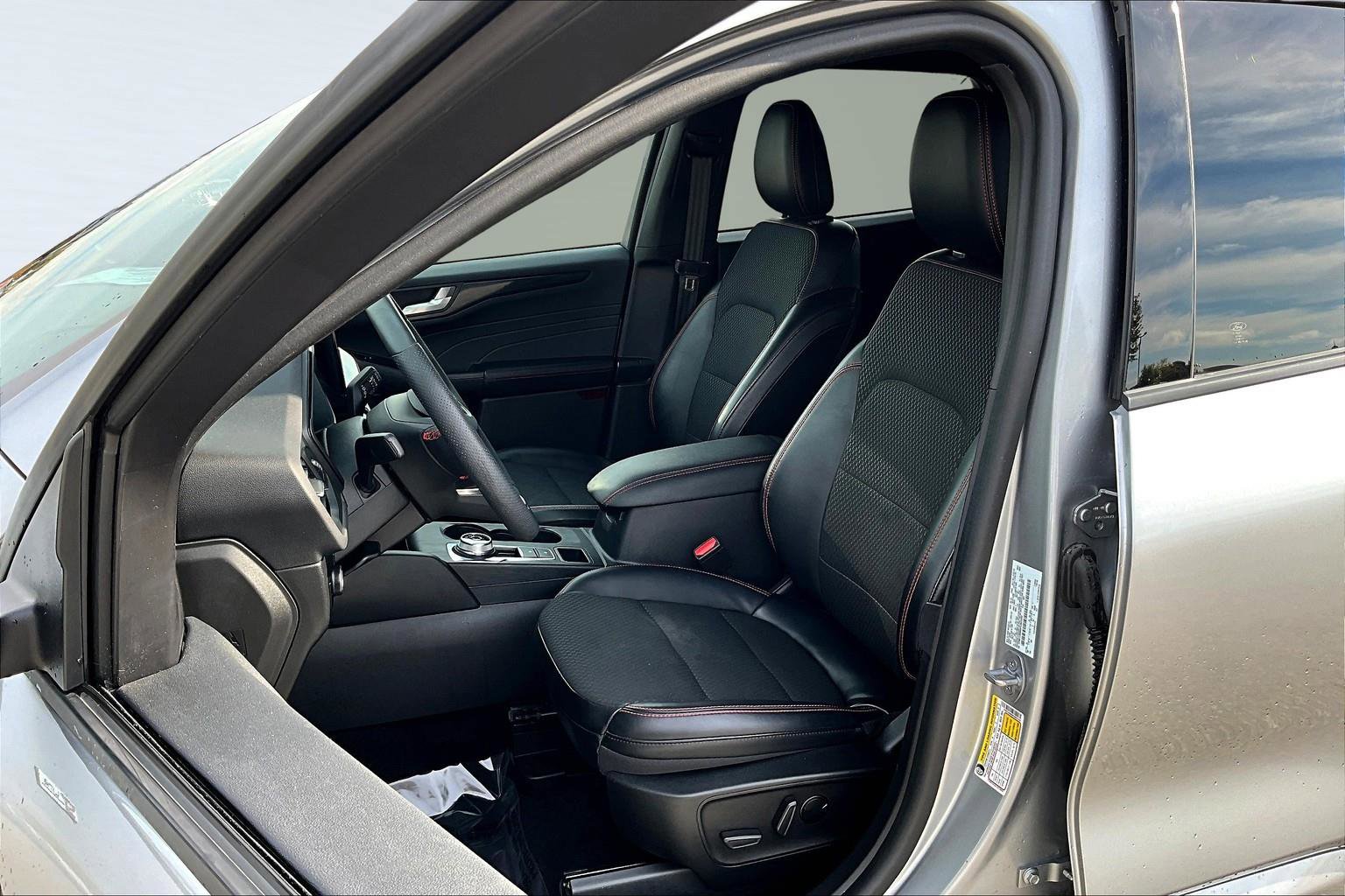 Certified 2023 Ford Escape ST-Line w/ Tech Pack #1 image 14