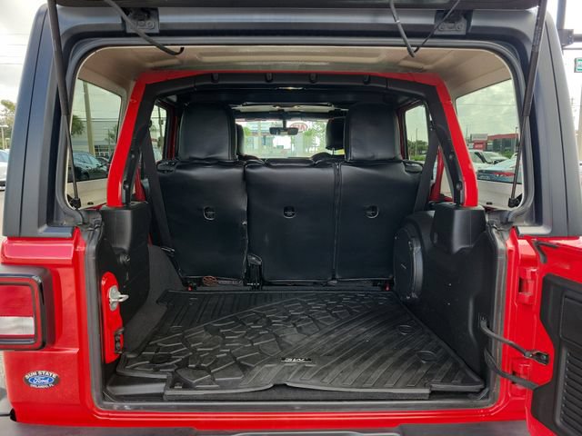 Used 2022 Jeep Wrangler Unlimited Sahara AWD/4WD image 9