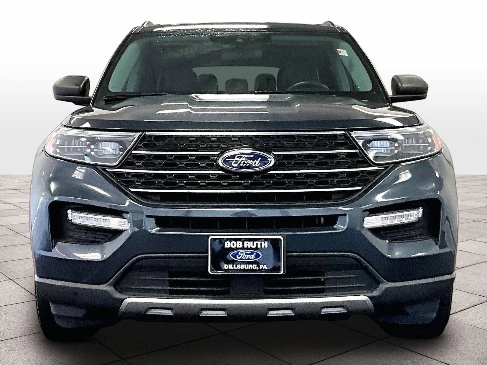 Certified 2022 Ford Explorer XLT w/ Equipment Group 202A AWD/4WD image 3
