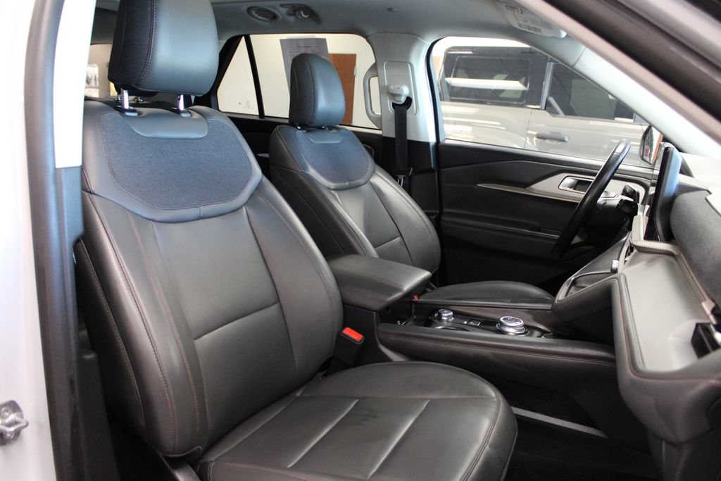 Certified 2025 Ford Explorer Active w/ Active Comfort Package AWD/4WD image 49