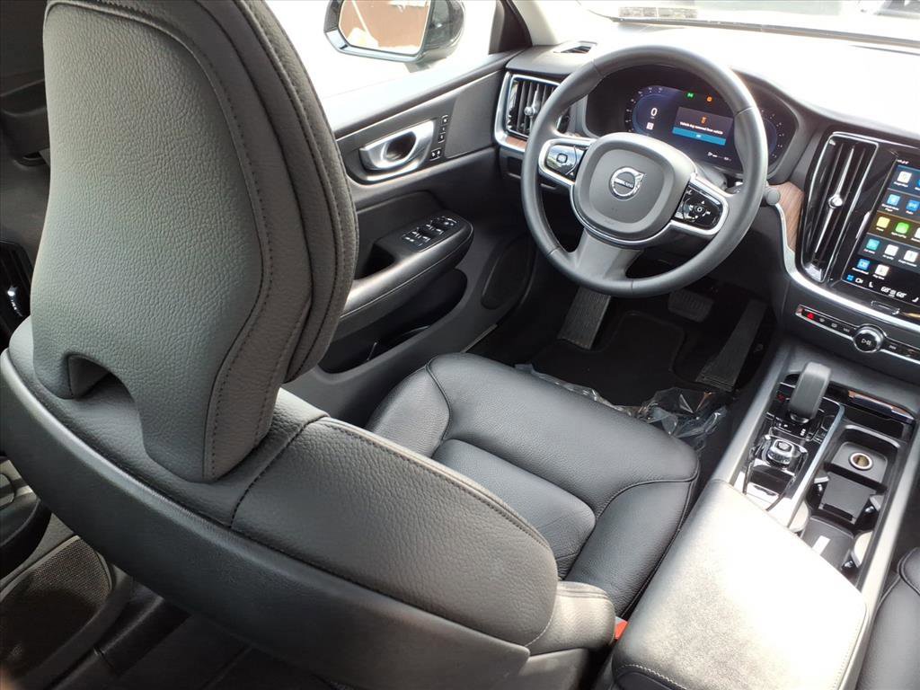 Used 2024 Volvo S60 B5 Plus image 14