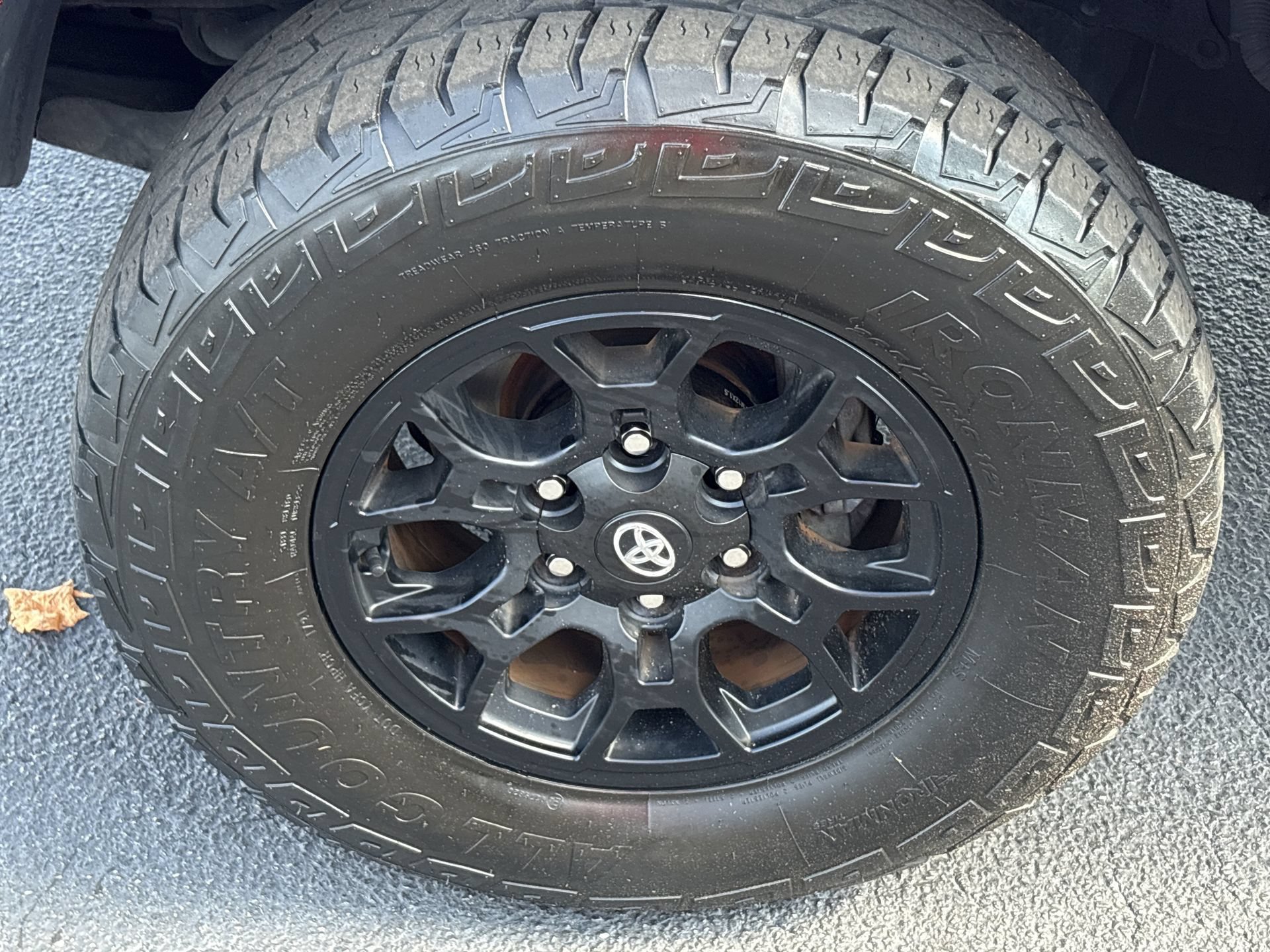 Used 2022 Toyota Tacoma SR5 w/ Technology Package RWD image 26