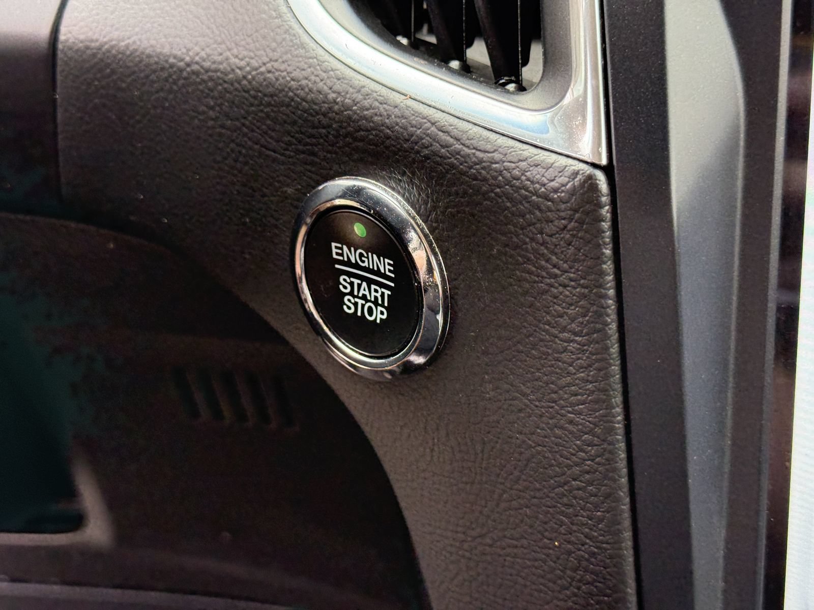 Certified 2023 Ford Edge Titanium AWD/4WD image 34
