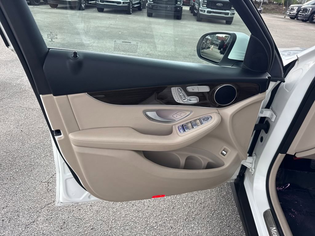 Used 2022 Mercedes-Benz GLC 300 4MATIC image 12