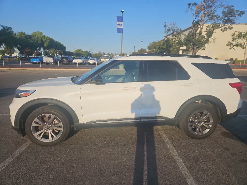 Certified 2023 Ford Explorer XLT w/ Equipment Group 202A AWD/4WD image 4
