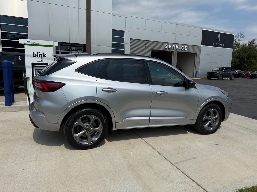 Certified 2023 Ford Escape ST-Line w/ Tech Pack #1 AWD/4WD image 10