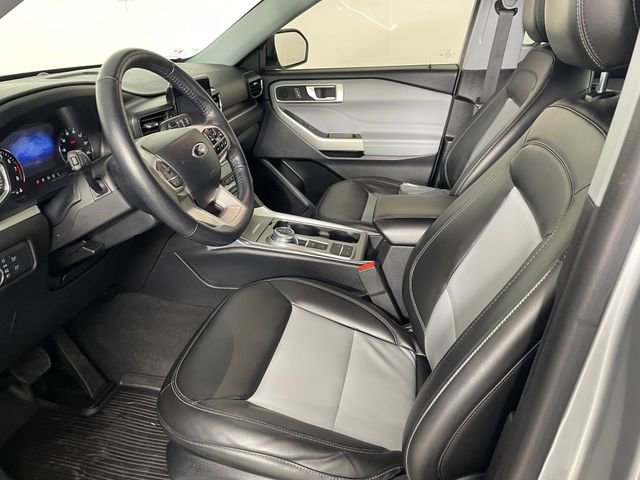 Certified 2022 Ford Explorer XLT w/ Equipment Group 202A RWD image 2