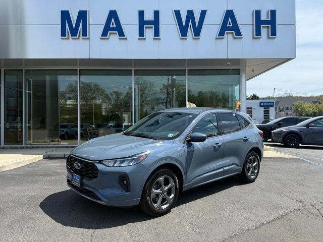 Certified 2023 Ford Escape ST-Line Select w/ Tech Pack #2 AWD/4WD image 2