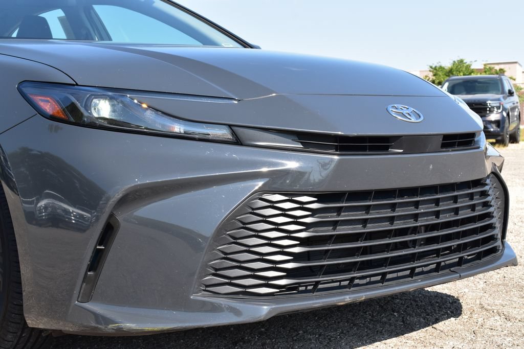 Used 2025 Toyota Camry LE FWD image 5
