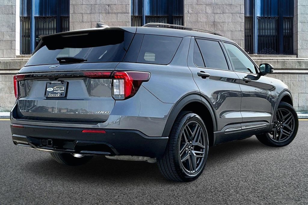 Certified 2025 Ford Explorer ST-Line w/ Premium Package image 11