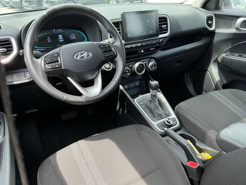 Used 2025 Hyundai Venue SEL FWD image 31