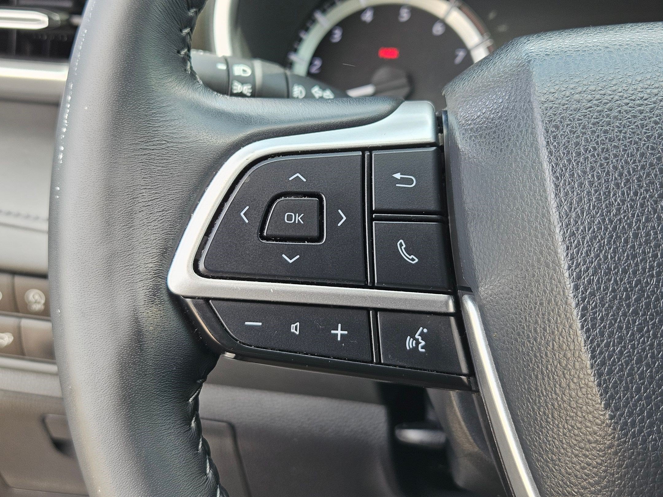 Used 2023 Toyota Highlander XLE FWD image 18