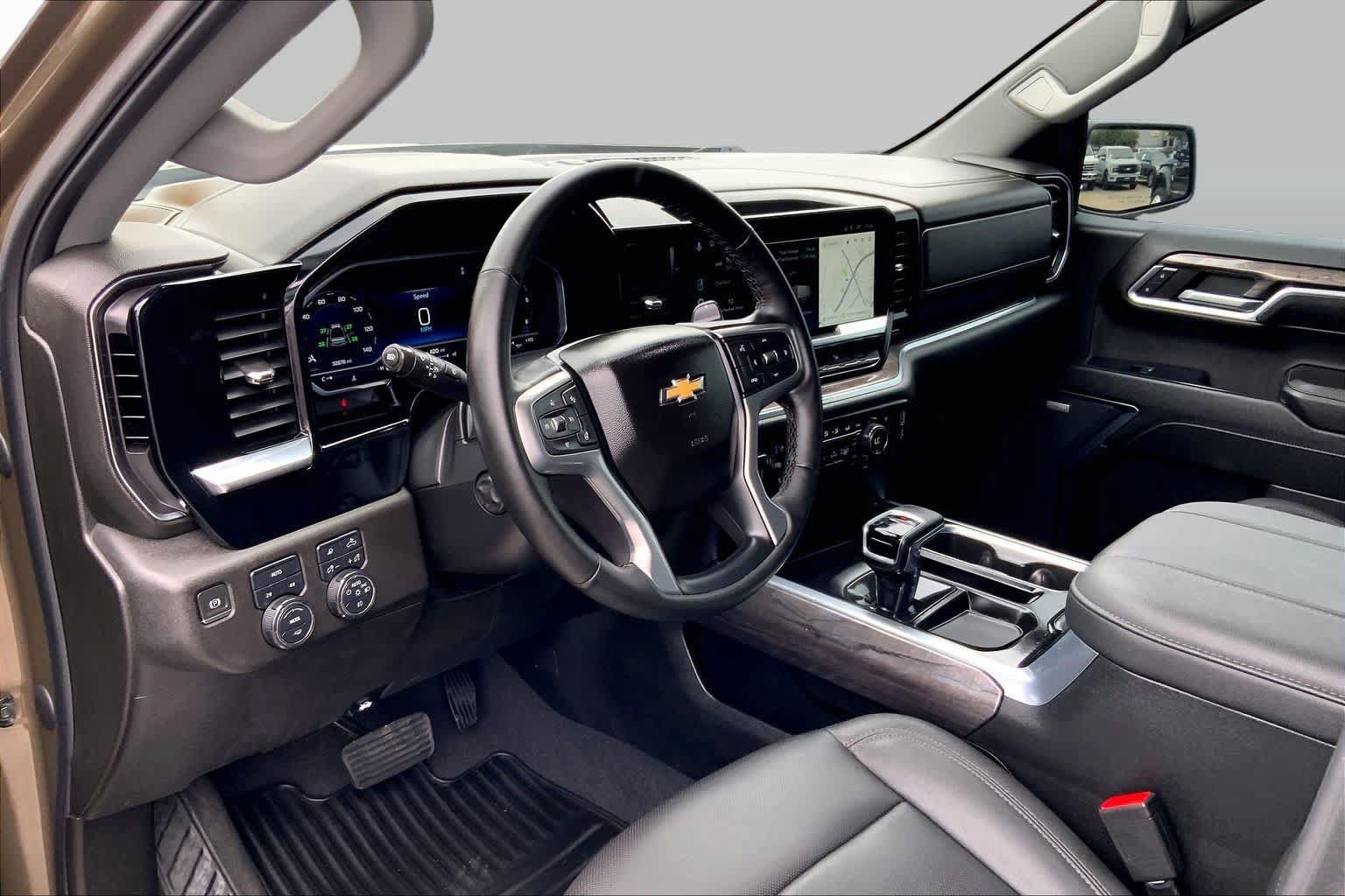 Used 2023 Chevrolet Silverado 1500 LTZ AWD/4WD image 16