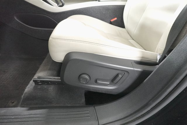 Used 2022 Volvo XC40 T5 Momentum image 14