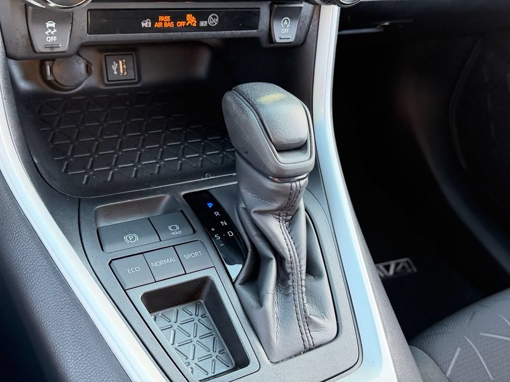 Used 2024 Toyota RAV4 XLE w/ Convenience Package FWD image 24