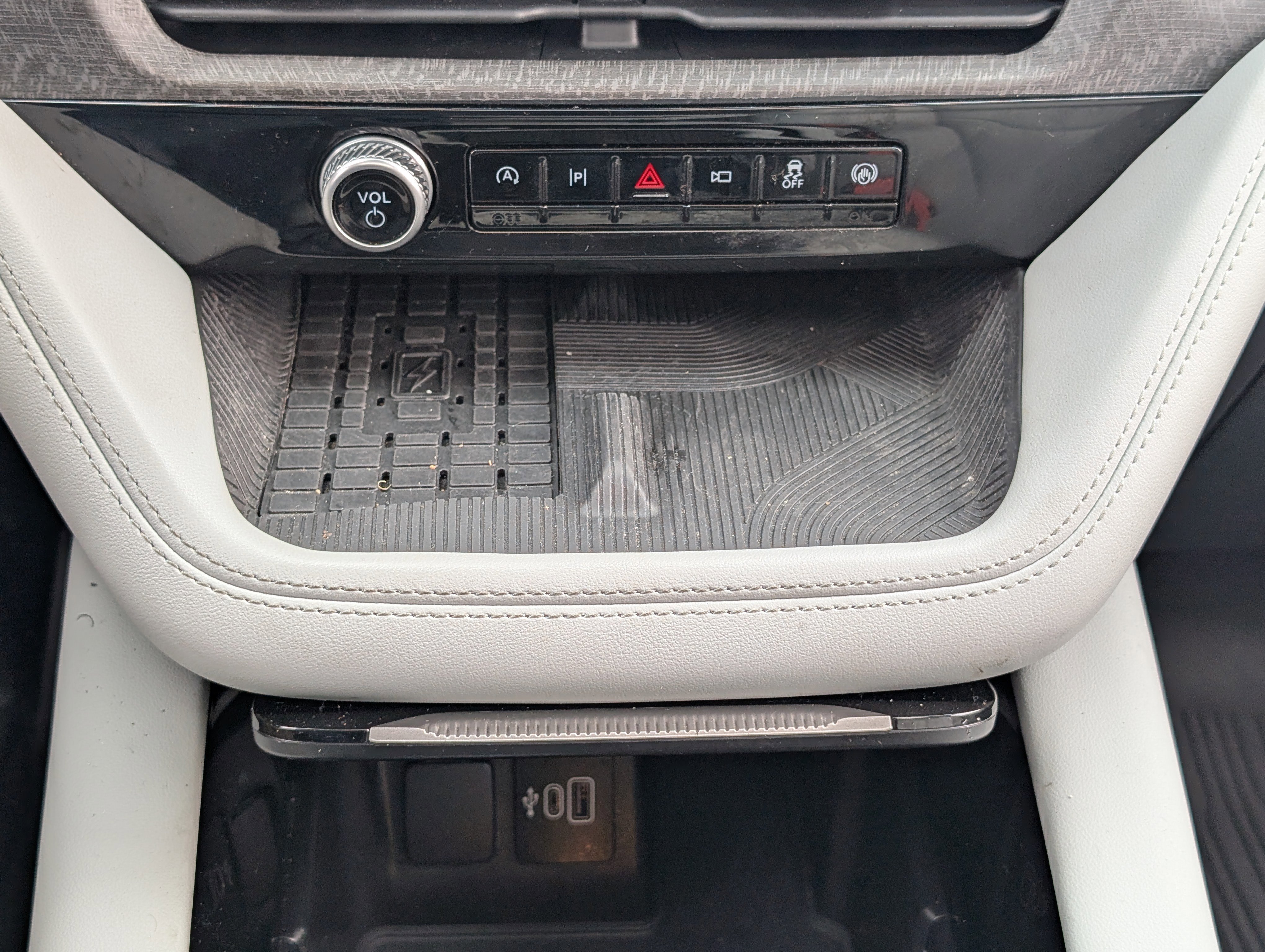 Certified 2025 Ford Explorer Platinum w/ Ultimate Package image 31