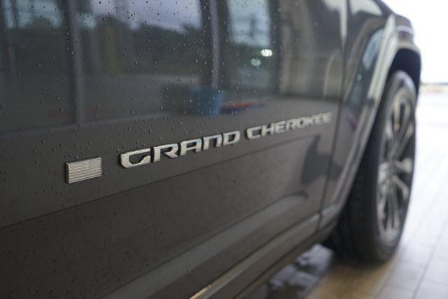 Used 2022 Jeep Grand Cherokee L Overland w/ Luxury Tech Group IV AWD/4WD image 15