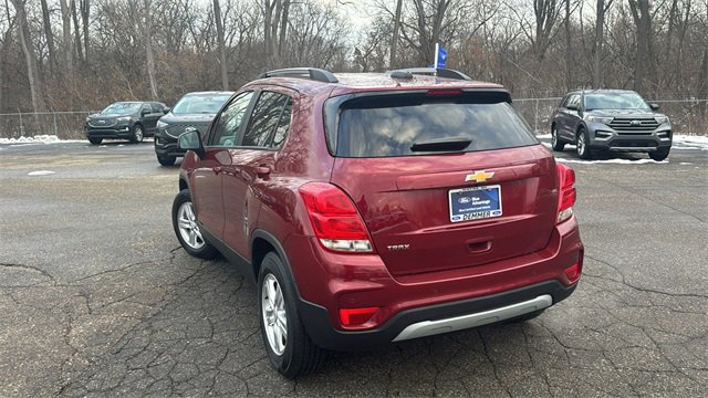 Used 2021 Chevrolet Trax LT w/ Driver Confidence Package image 3