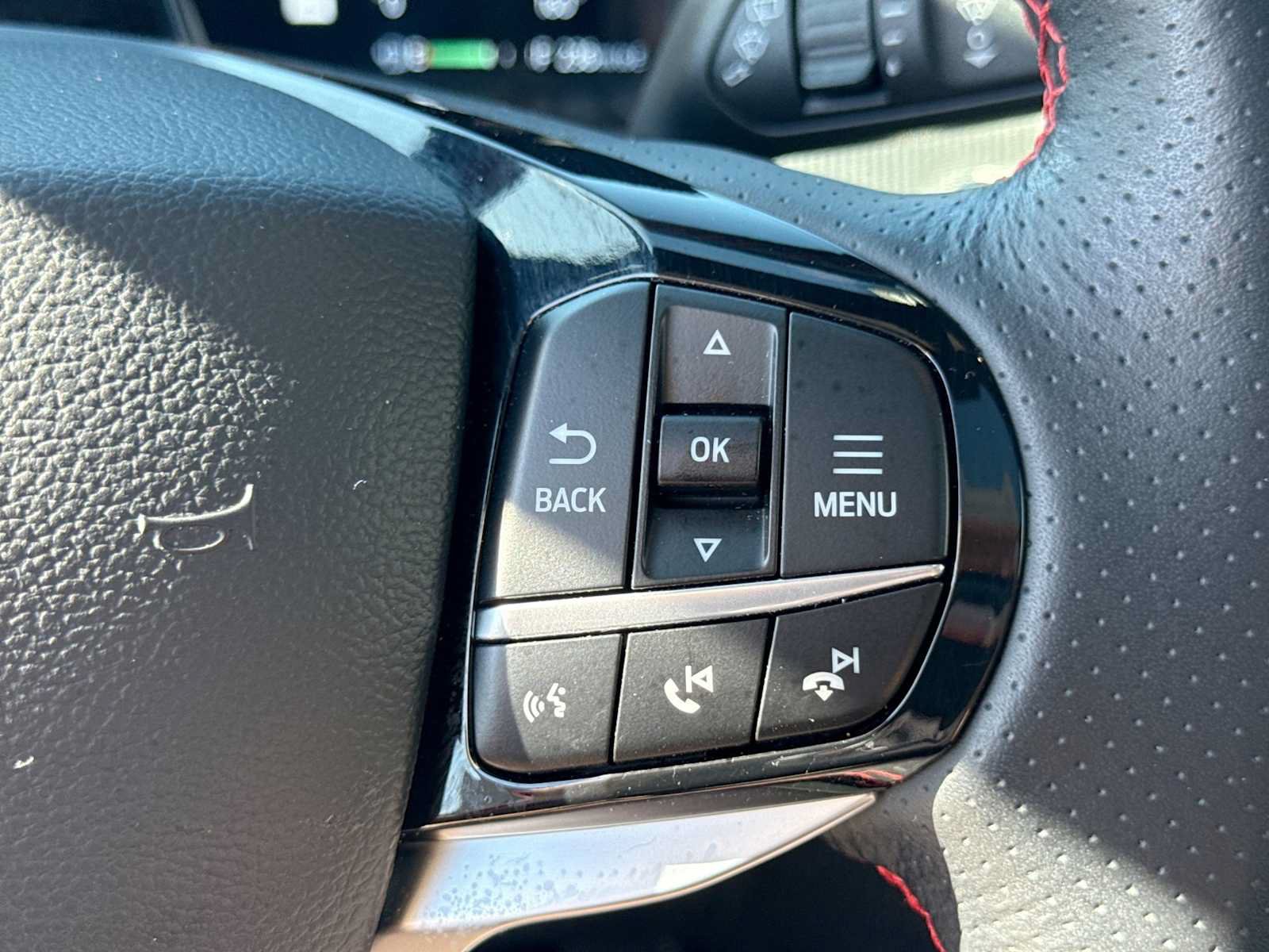 Certified 2025 Ford Explorer ST-Line AWD/4WD image 24