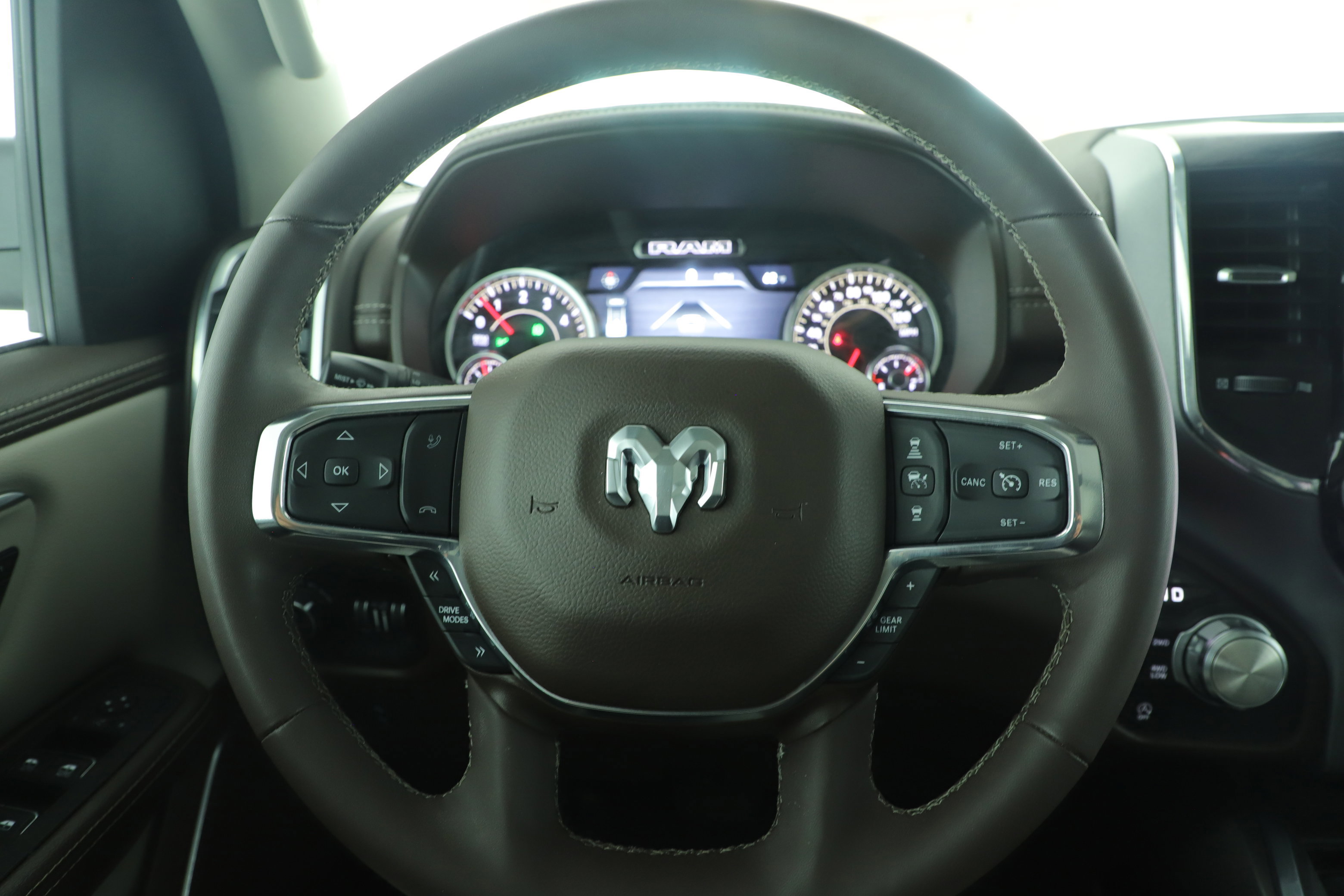 Used 2025 RAM 1500 Laramie w/ Laramie Southwest Edition image 13