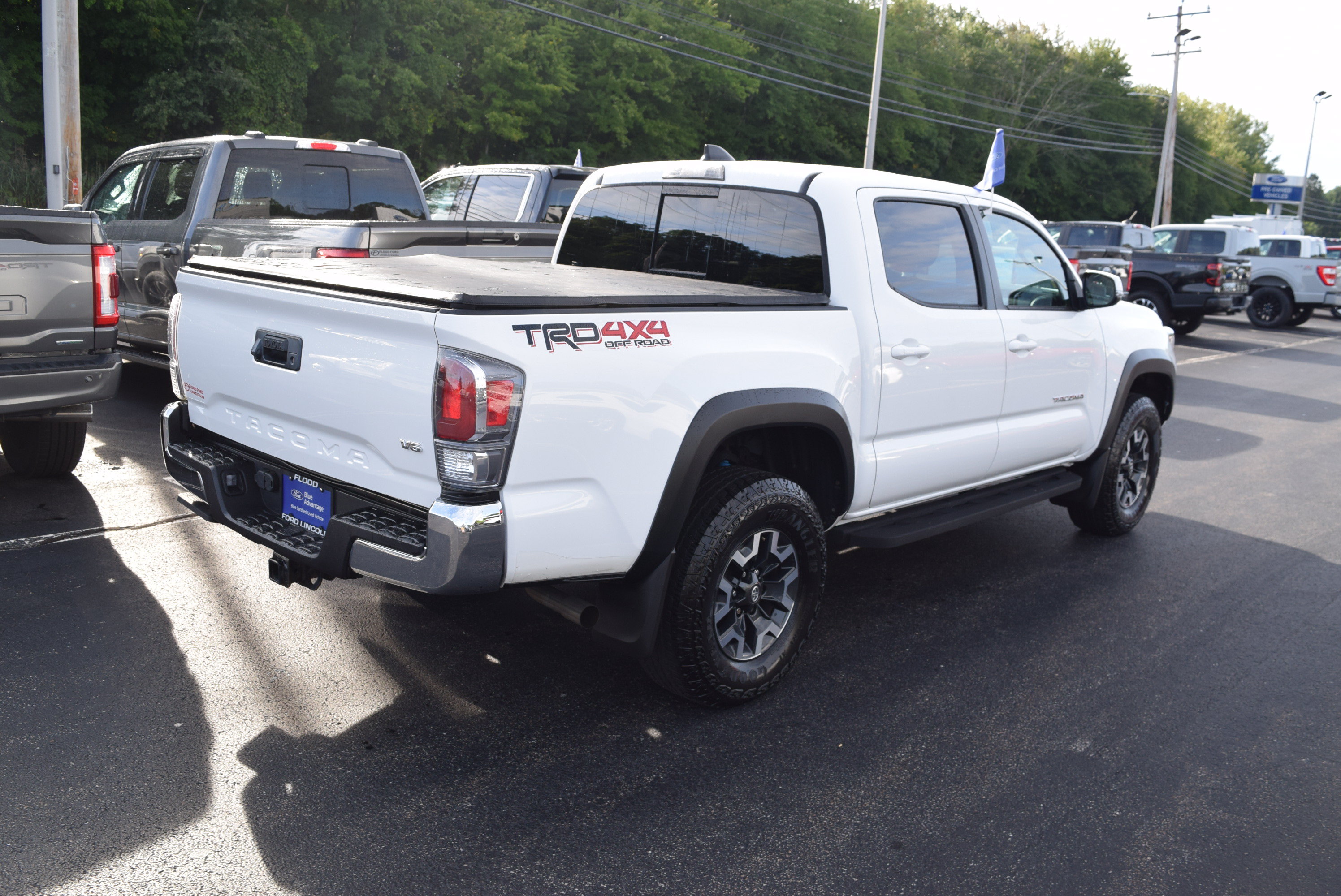 Used 2022 Toyota Tacoma TRD Off-Road AWD/4WD image 4