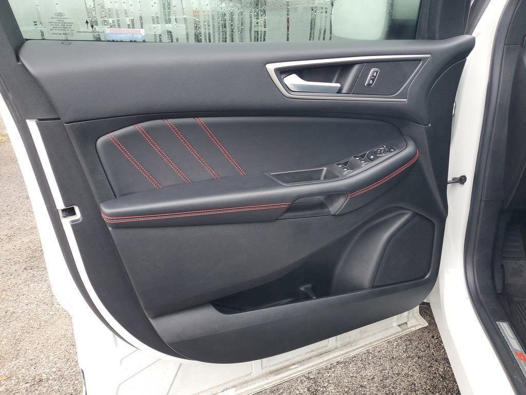 Certified 2023 Ford Edge ST-Line w/ Class II Trailer Tow Package image 13