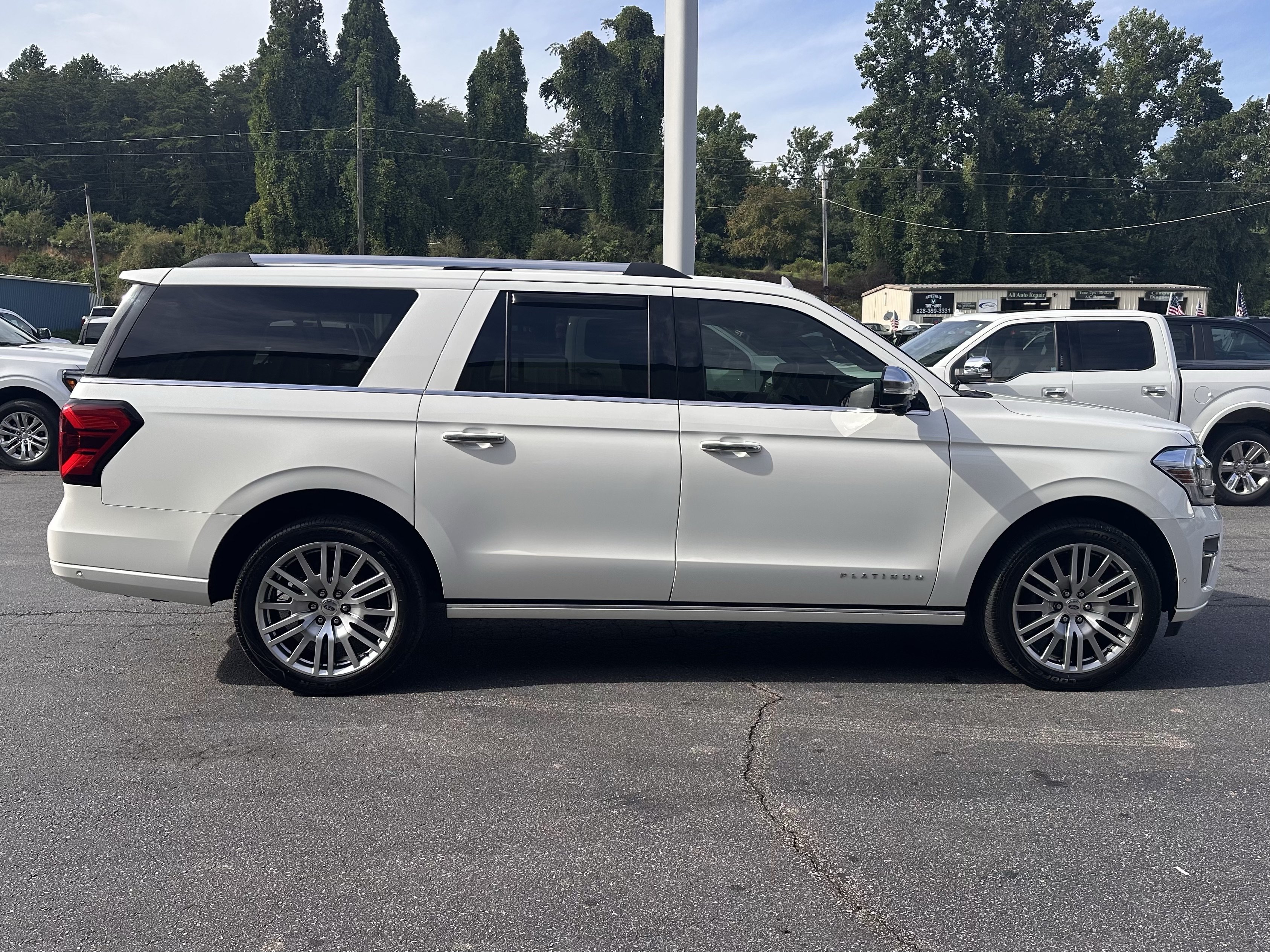 Certified 2024 Ford Expedition Max Platinum AWD/4WD image 5