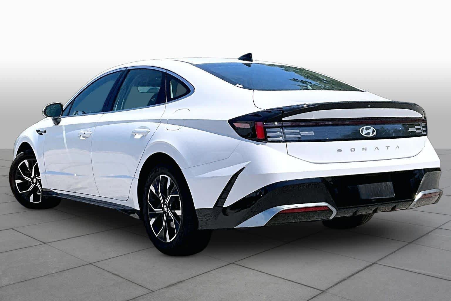 Used 2024 Hyundai Sonata SEL FWD image 12