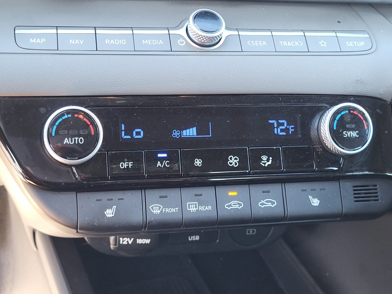 Used 2025 Hyundai Elantra SEL image 21