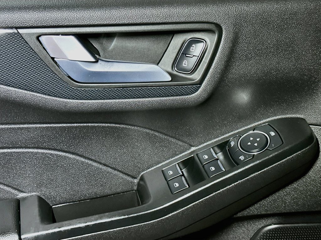 Certified 2025 Ford Escape ST-Line AWD/4WD image 15