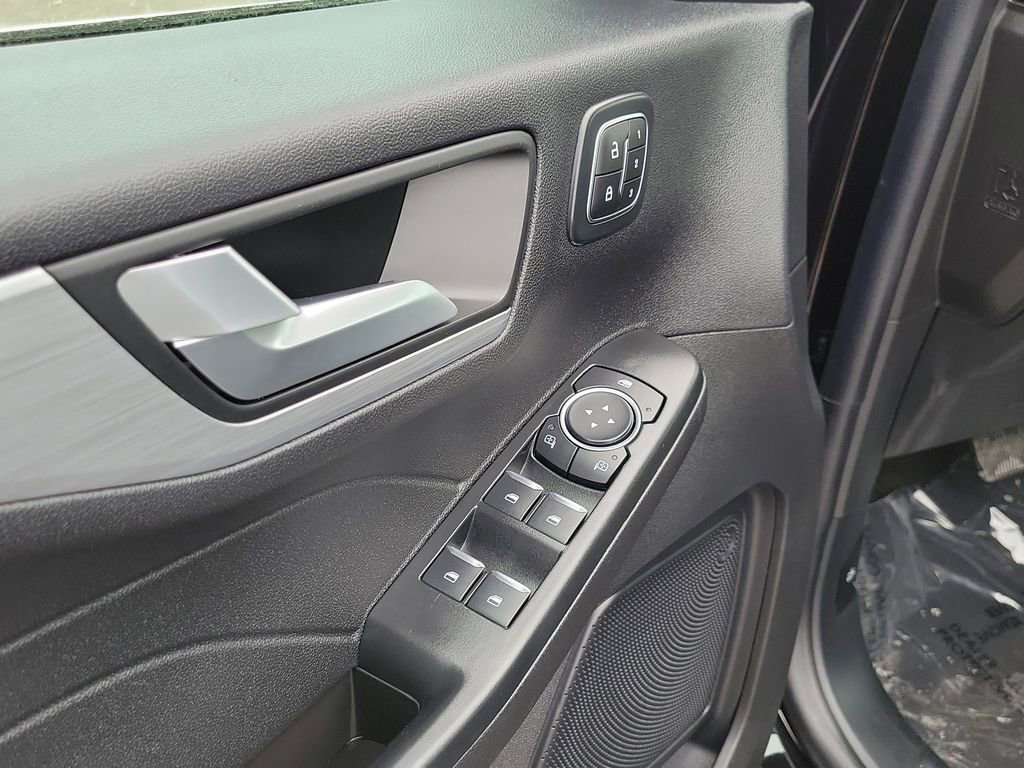 Certified 2025 Ford Escape Platinum image 7