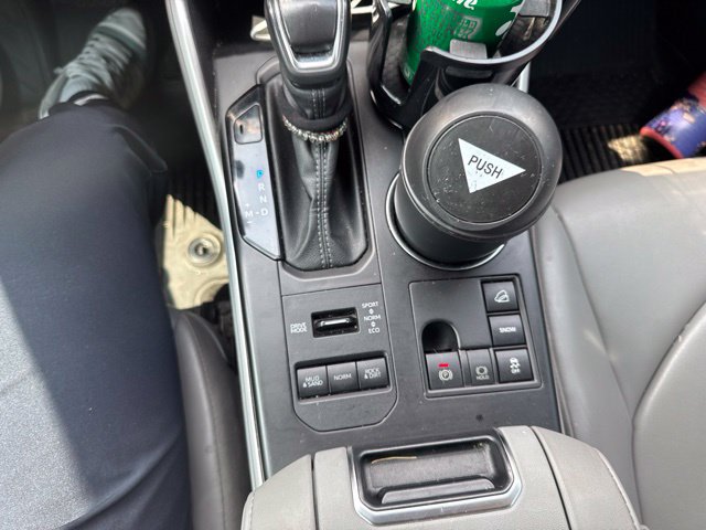 Used 2023 Toyota Highlander XLE AWD/4WD image 44