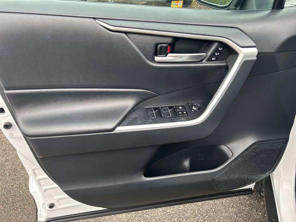 Used 2019 Toyota RAV4 XLE Premium w/ Cold Weather Package AWD/4WD image 17