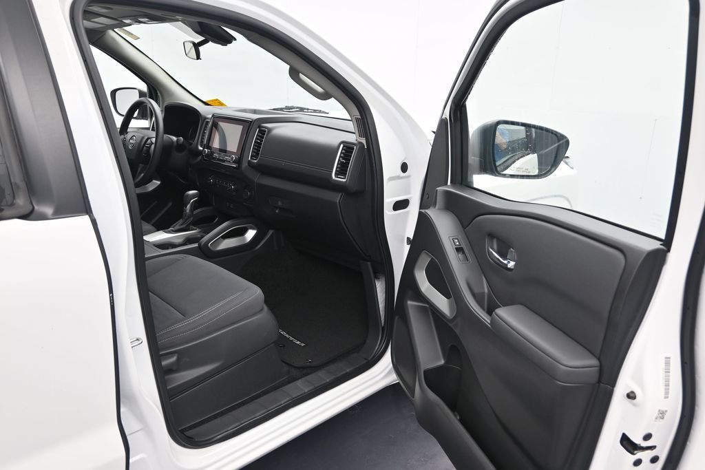 Used 2022 Nissan Frontier SV RWD image 16