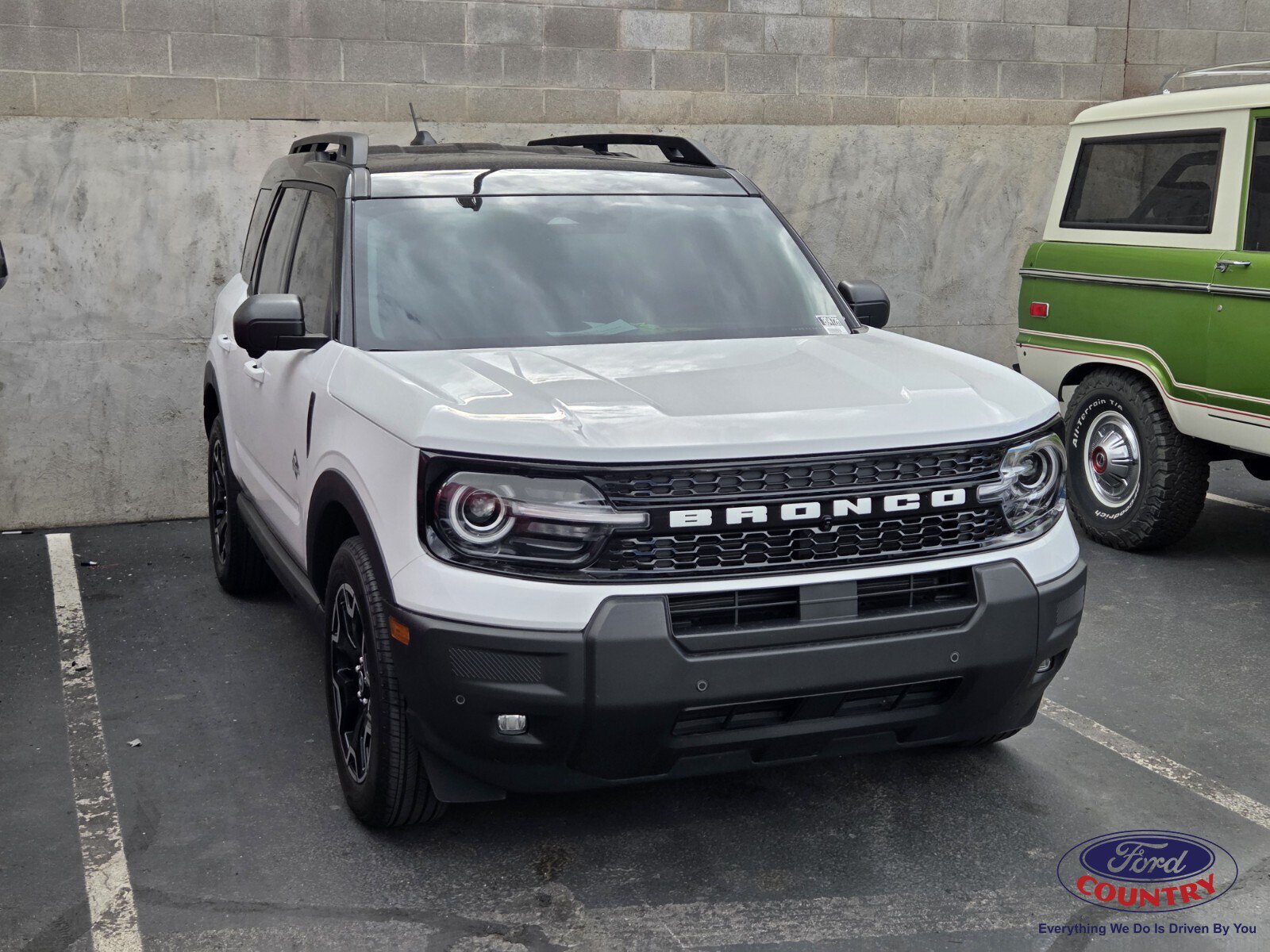 Certified 2025 Ford Bronco Sport Outer Banks w/ Outer Banks Tech Package+ AWD/4WD image 1