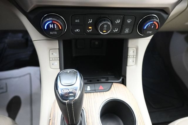 Used 2019 GMC Acadia Denali w/ Technology Package FWD image 17