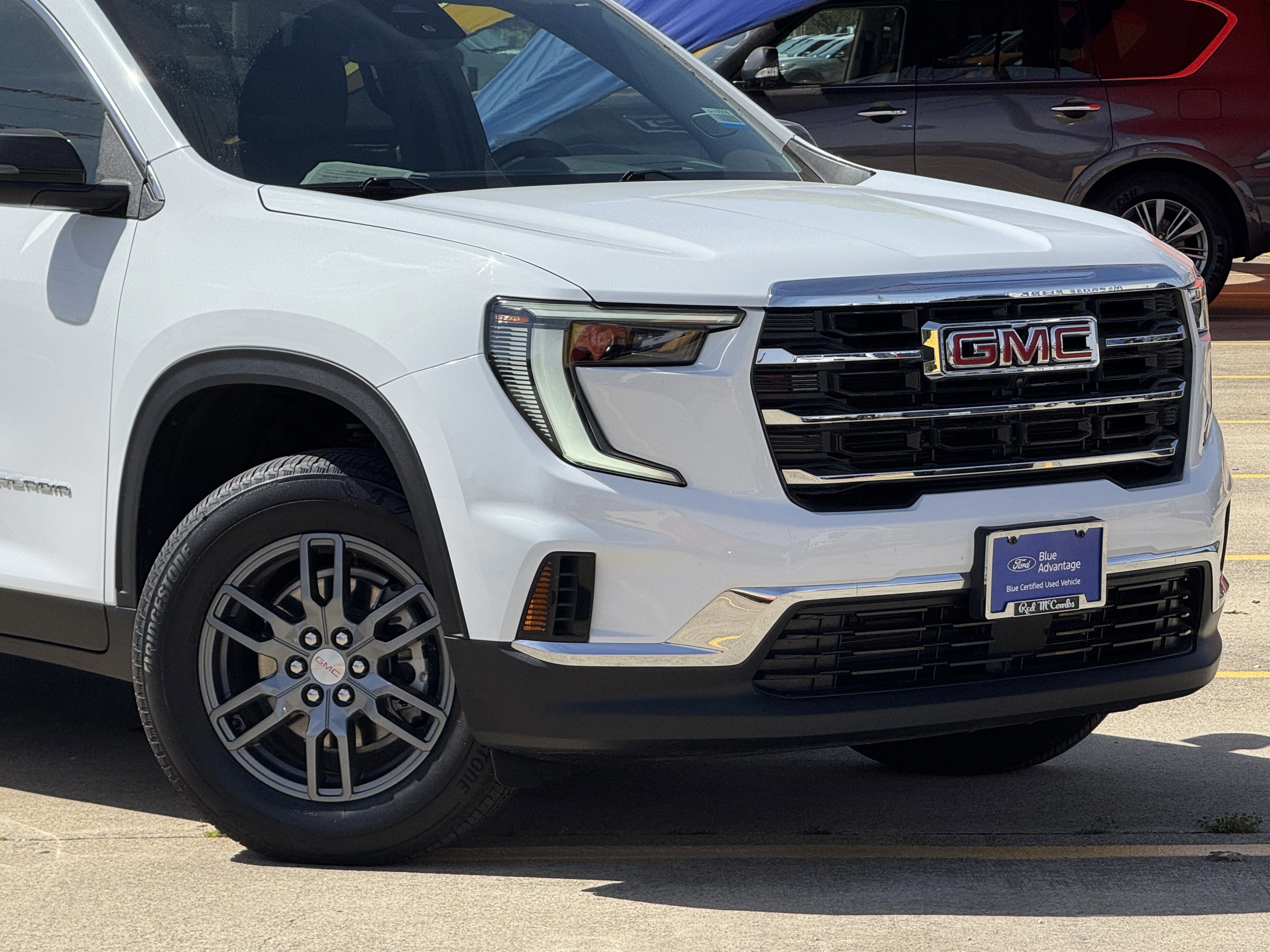 Used 2025 GMC Acadia Elevation image 2