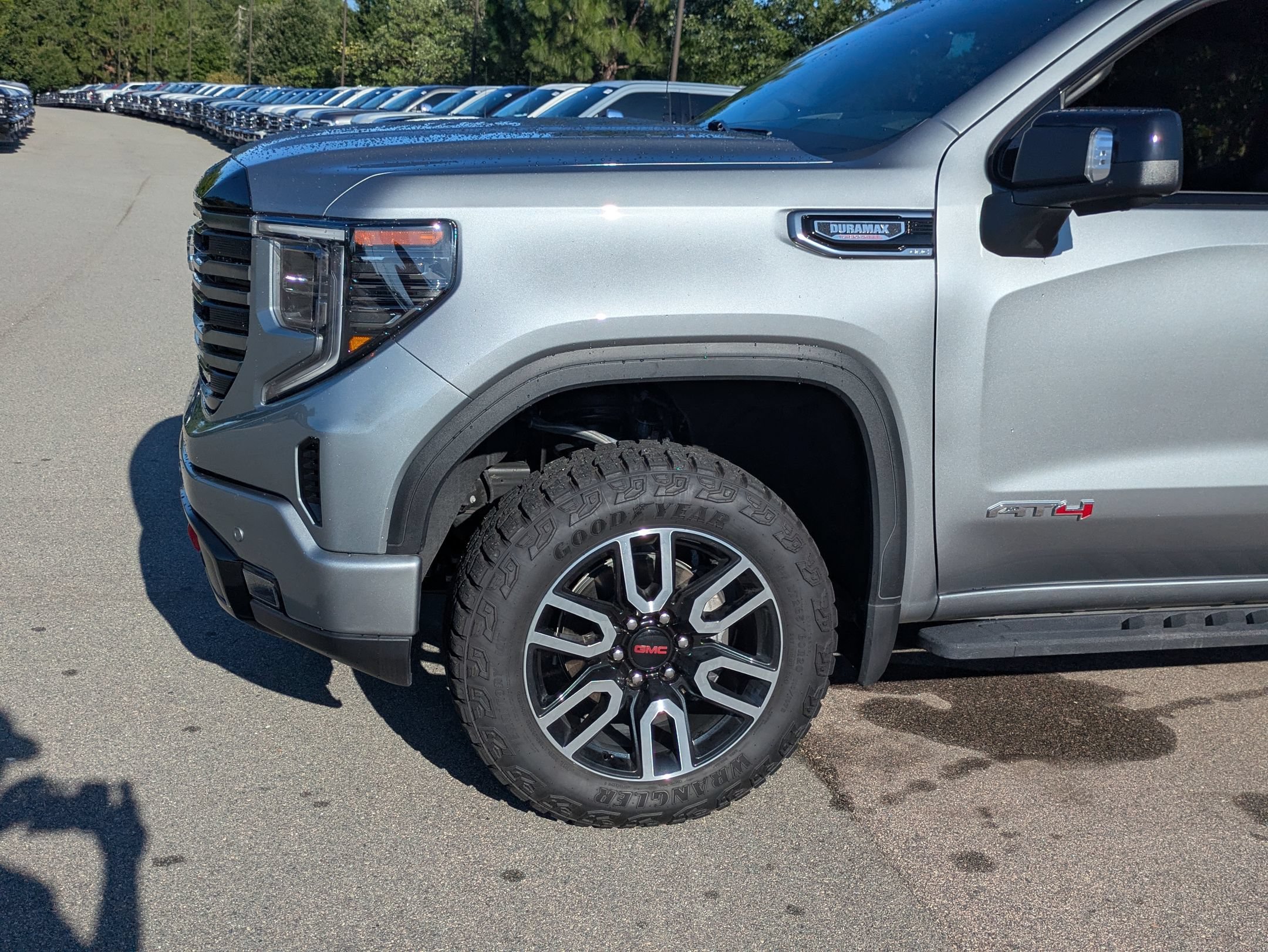 Used 2025 GMC Sierra 1500 AT4 w/ AT4 Premium Package AWD/4WD image 11