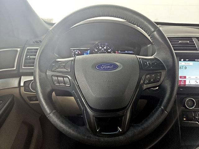 Certified 2017 Ford Explorer XLT w/ Equipment Group 202A FWD image 21