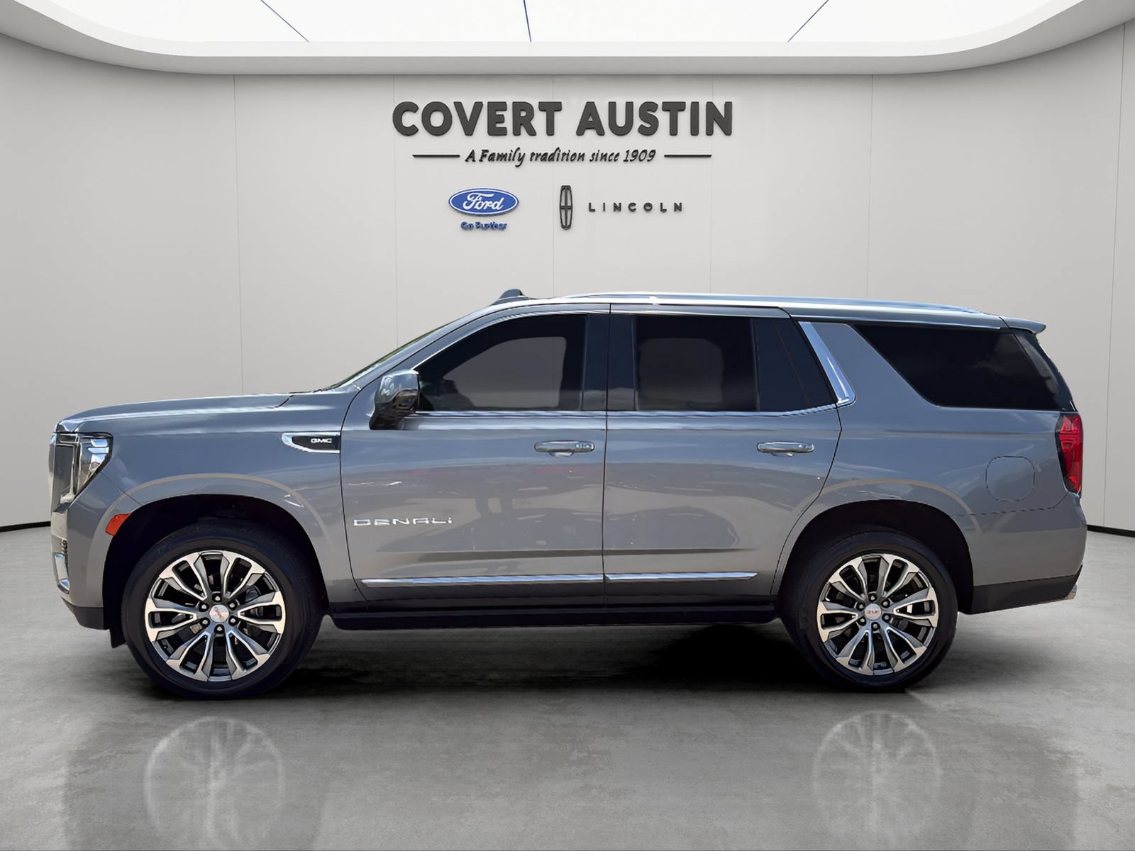 Used 2021 GMC Yukon Denali w/ Denali Premium Package AWD/4WD image 2
