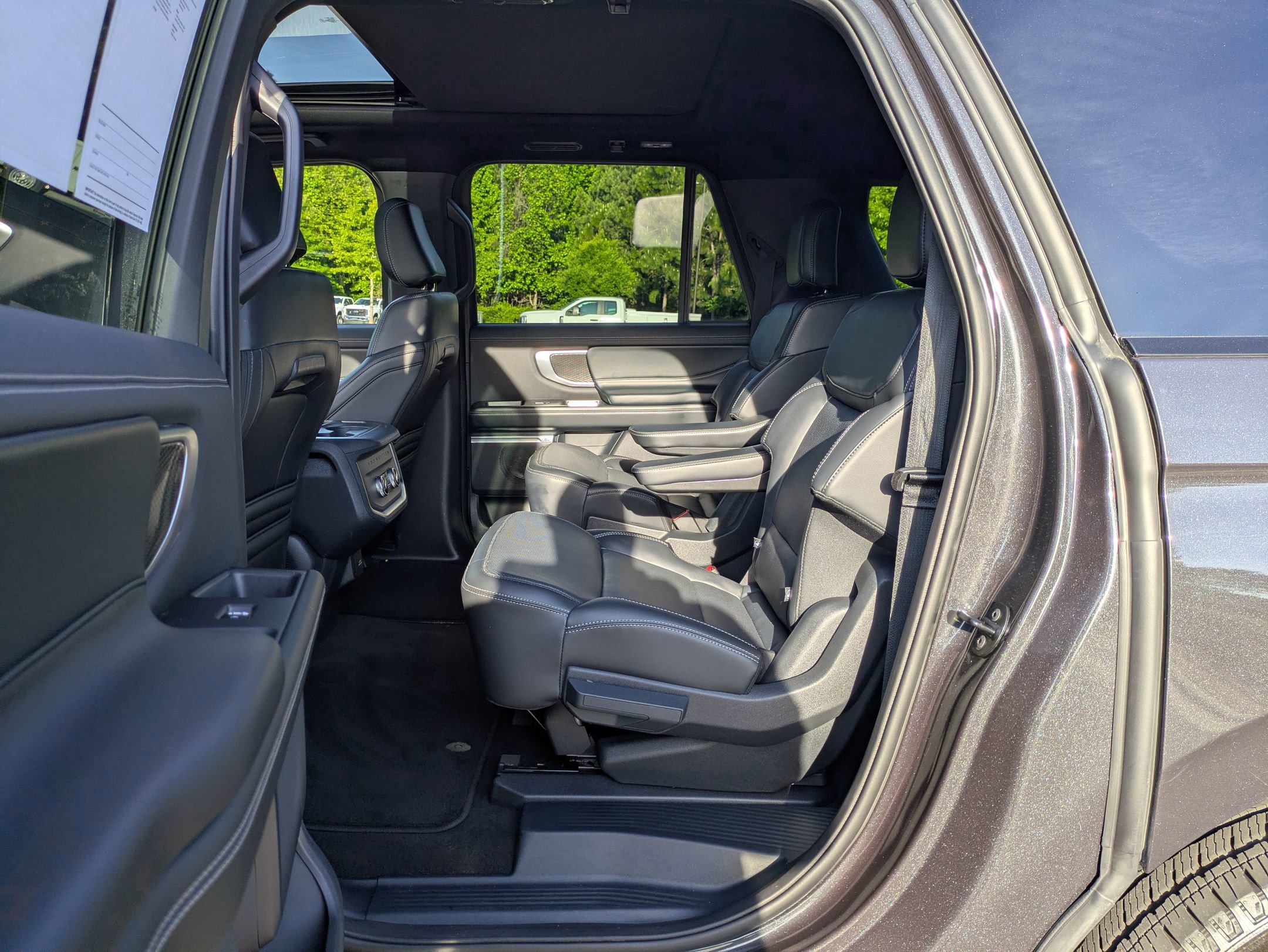 Certified 2025 Ford Expedition Max Platinum w/ Stealth Appearance Package AWD/4WD image 27